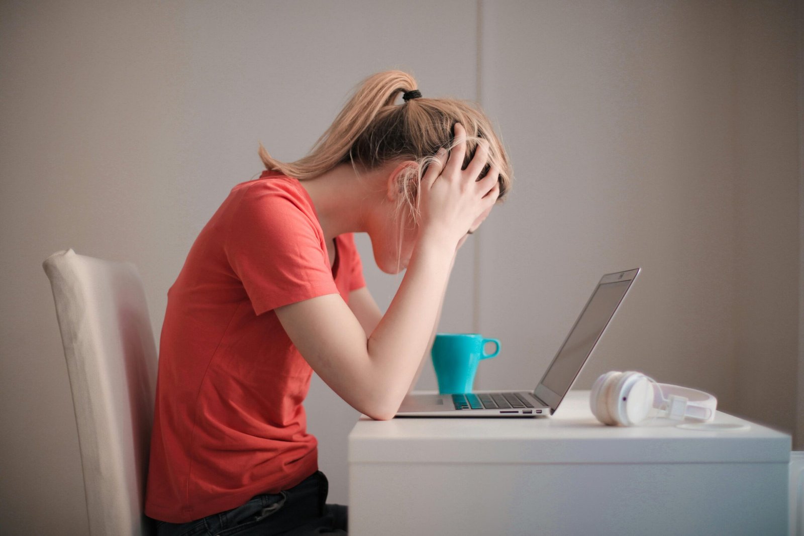 Britain has almost 1 million young people not in work or education ...